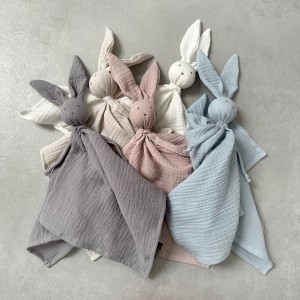 Pieluszka-muślinowa-z-przytulanką-króliczkiem-DouDou-kolory-MAYLILY.jpg