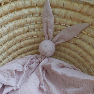 przytulanka-z-króliczkiem-DouDou-pieluszka-muślinowa-pudrowy-róż-MAYLILY.jpg