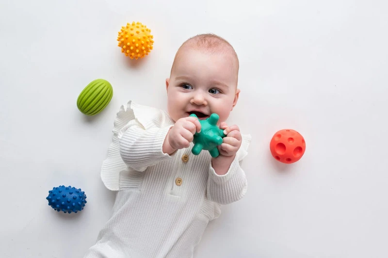 Zestaw-5-piłeczek-sensorycznych- do-masażu-i-terapii-dotykowej-dla-niemowląt-i-dzieci-Mom'sCare-jpg.