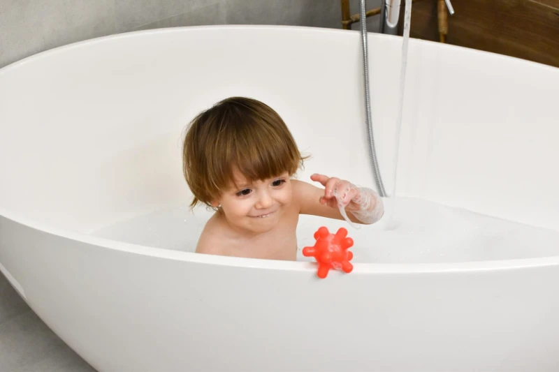 piłeczeki-sensoryczne-dla-niemowląt-do-kapieli-5-sztuk-Mom'sCare-jpg.