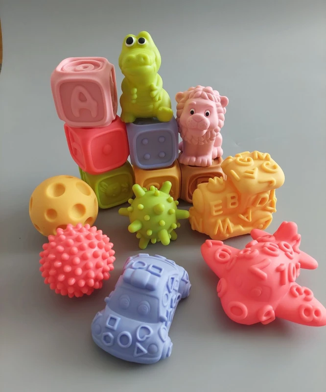 tullo-zestaw-sensoryczny-14-el-pojazdy-klocki-pileczki-montessori-12m.jpg.jpg
