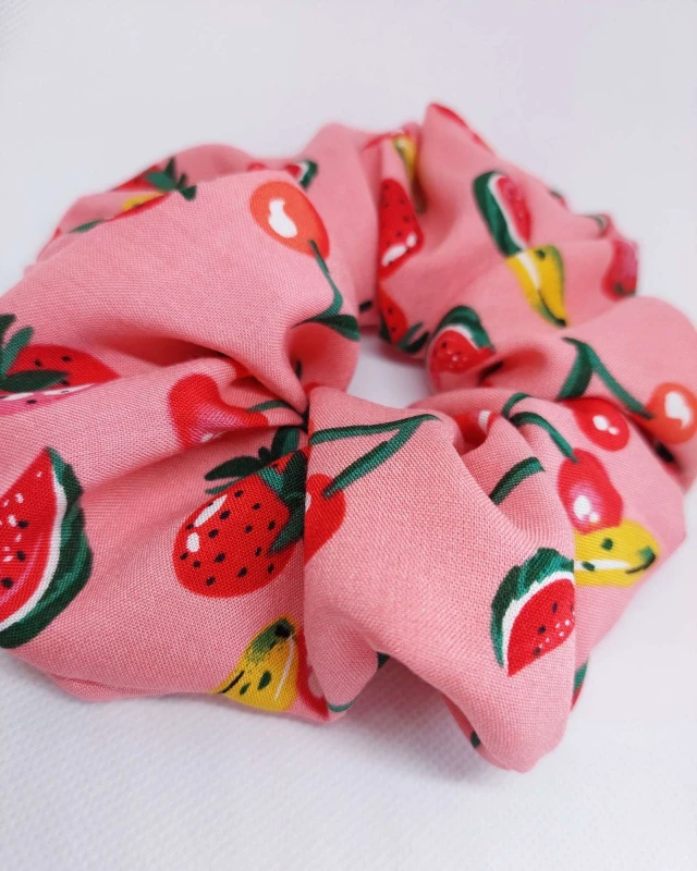gumka-scrunchie-damska-wiskoza-wisniowy-raj.jpg