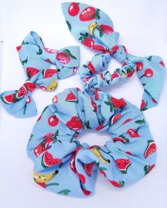 zestaw-dla-mamy-i-corki-kokardki-scrunchie-blekitne-owoce.jpg