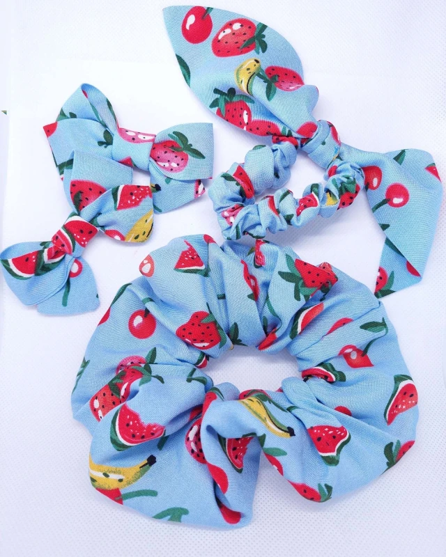 zestaw-dla-mamy-i-corki-kokardki-scrunchie-blekitne-owoce.jpg