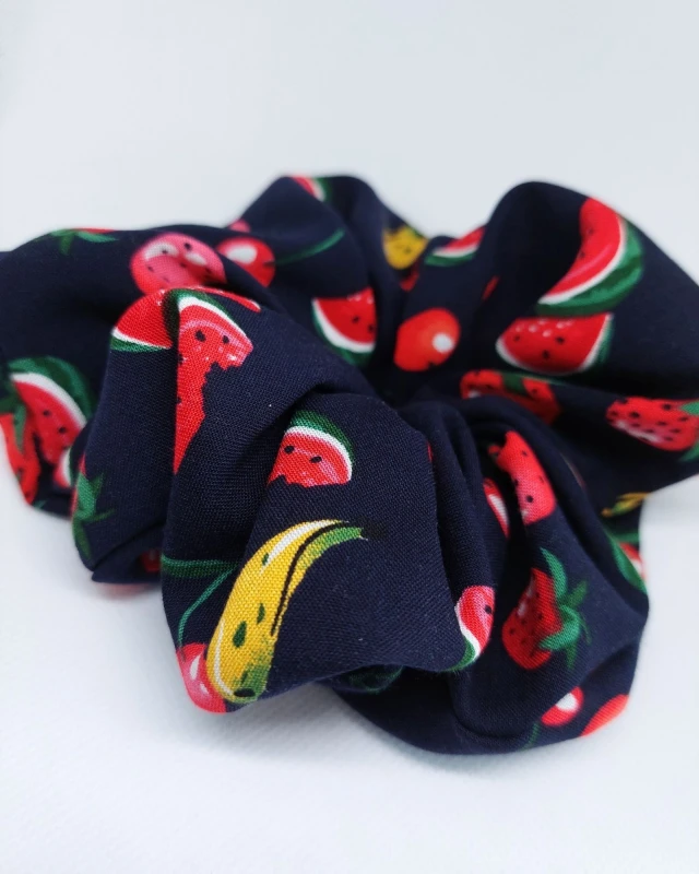 gumka-scrunchie-damska-wiskoza-owocowa-noc.jpg