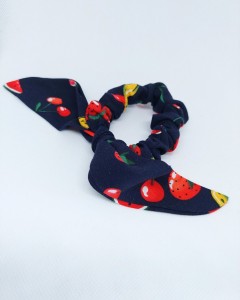 mala-gumka-scrunchie-z-uszami-dla-dziewczynki-owocowa-noc.jpg