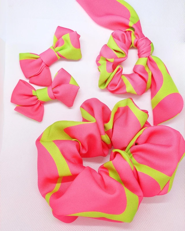 zestaw-dla-mamy-i-corki-kokardki-scrunchie-rozowa-fantazja.jpg