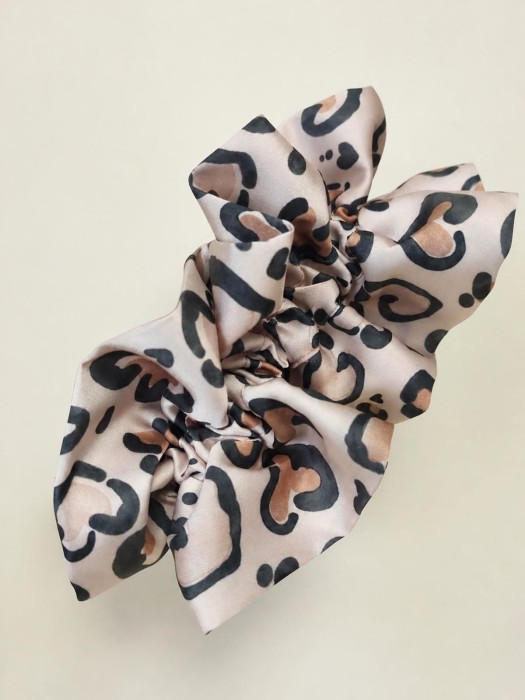 gumka-scrunchie-panterka-serca-satyna-armani-fala.jpg