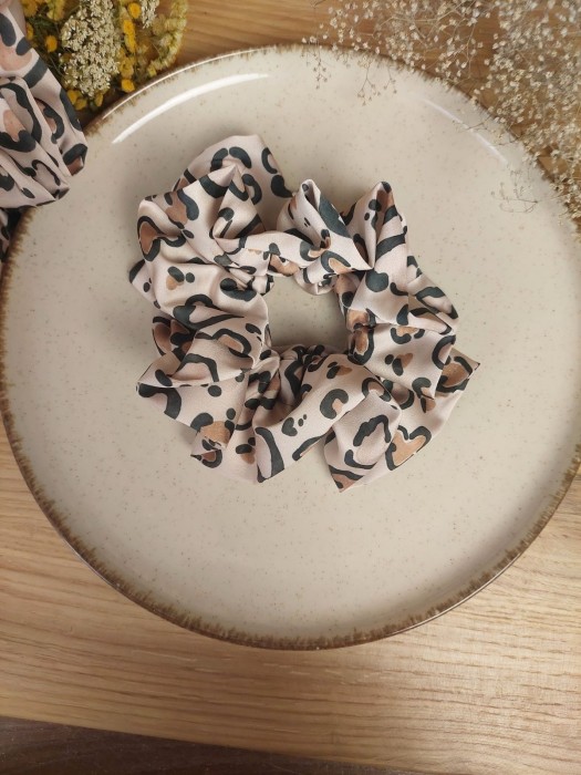 gumka-scrunchie-panterka-serca-satyna-armani-stylizacja.jpg