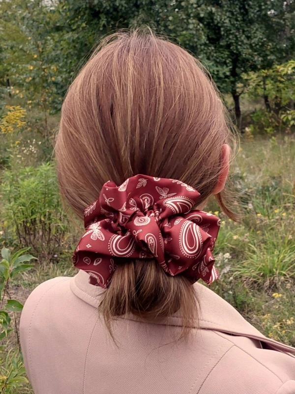 duza-gumka-scrunchie-do-wlosow-bordo.jpg